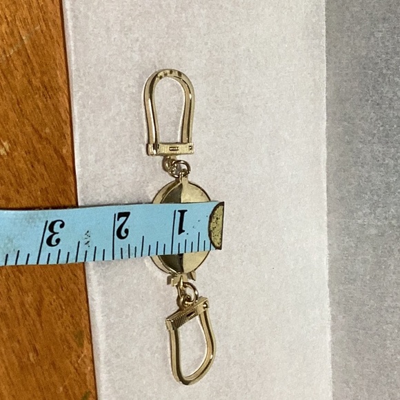 Vintage key chain/ gold colour/ made in Japan on both rings/ 4 inch by 1 inch - Picture 6 of 6